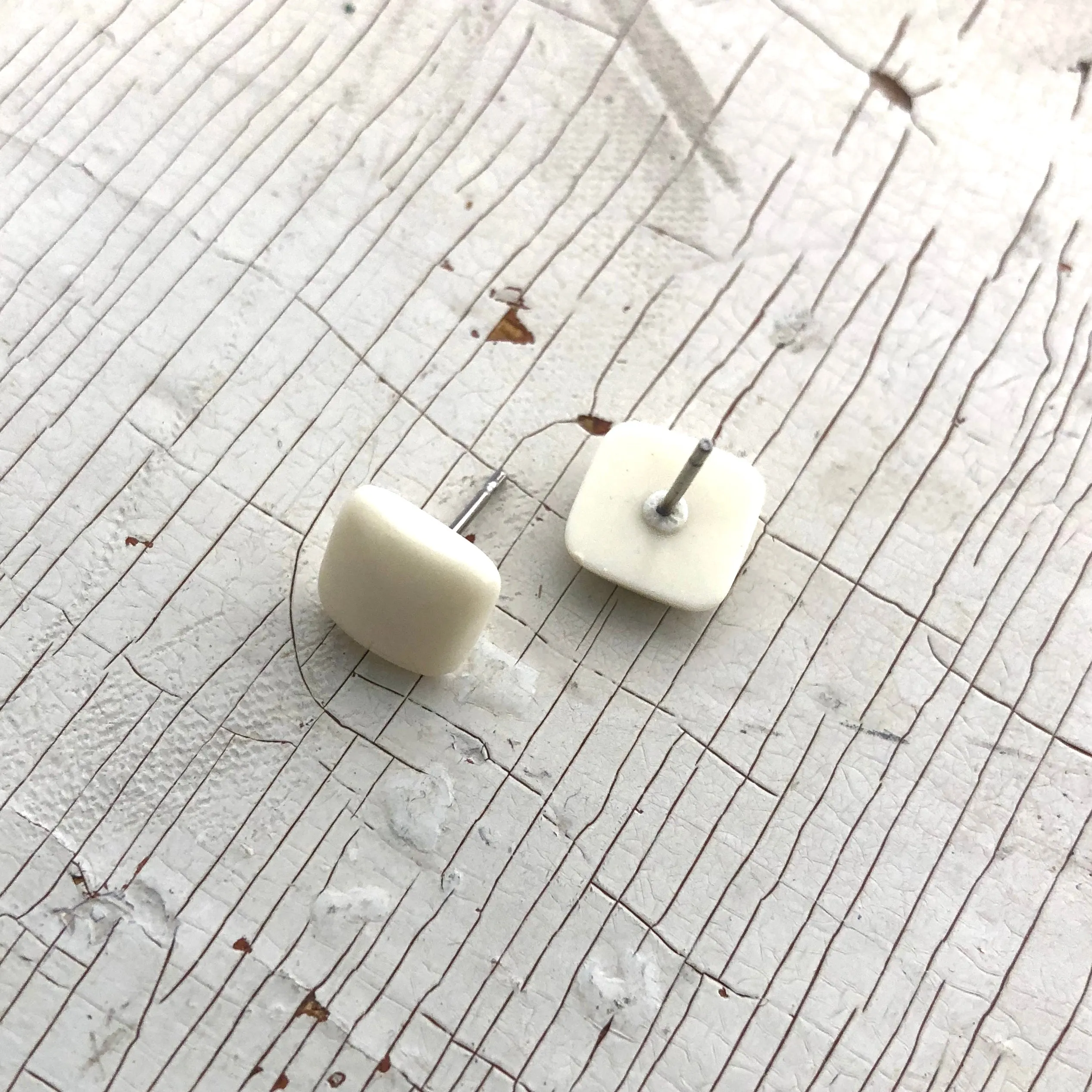 Cream Flat Square Stud Earrings