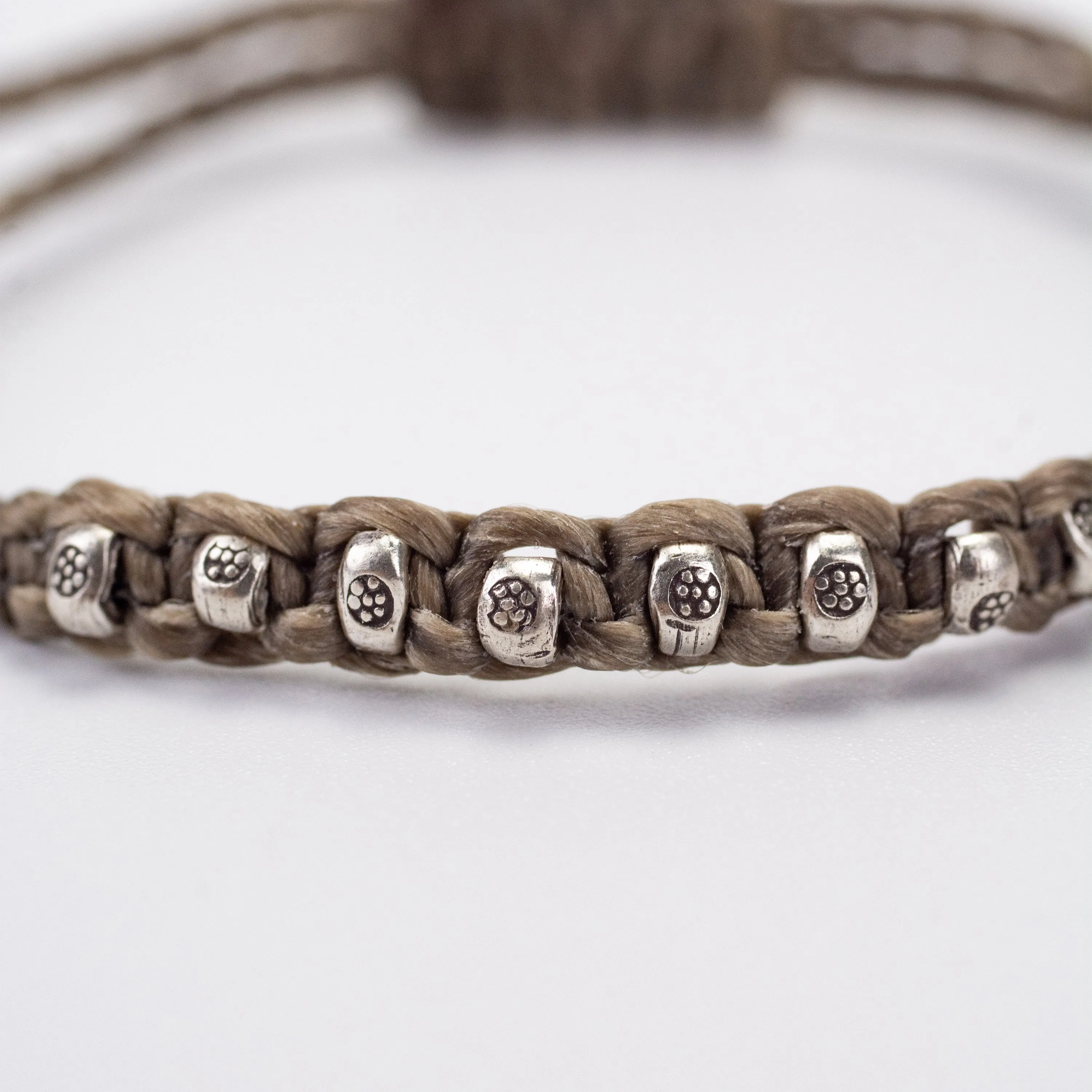 Flower Silver Beads Bracelet in Gray