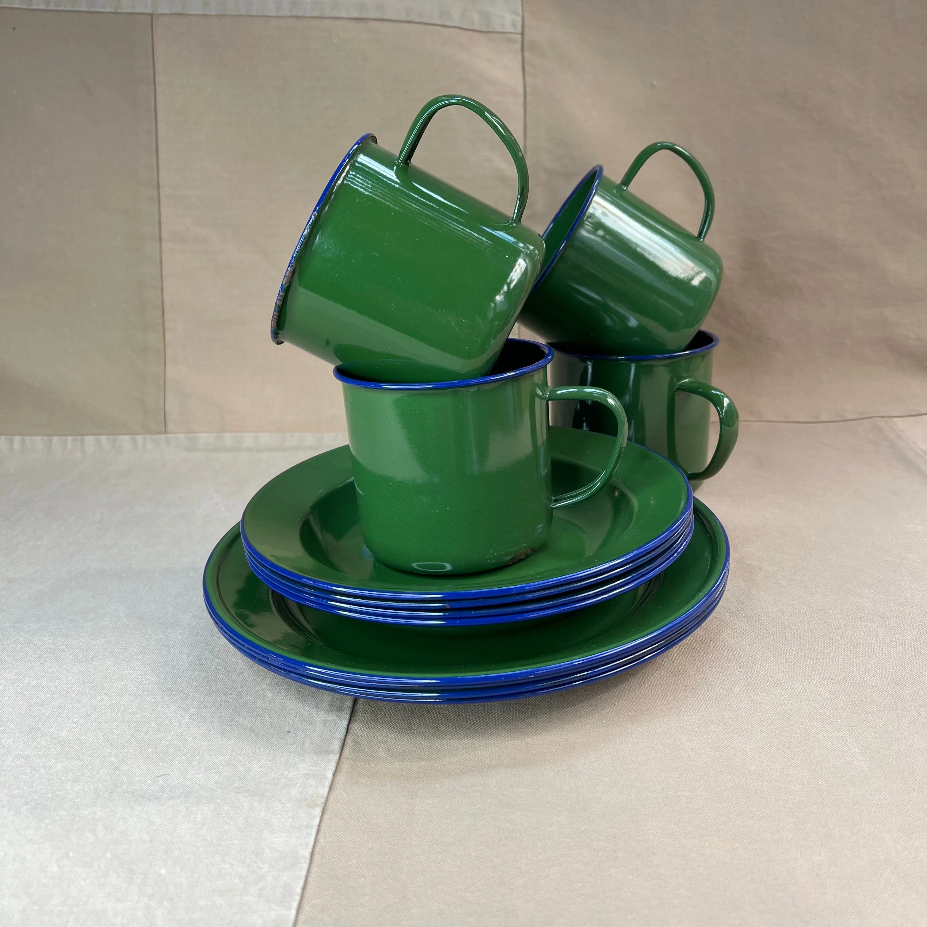 Set of 4 Enamel Camping Dinnerwear